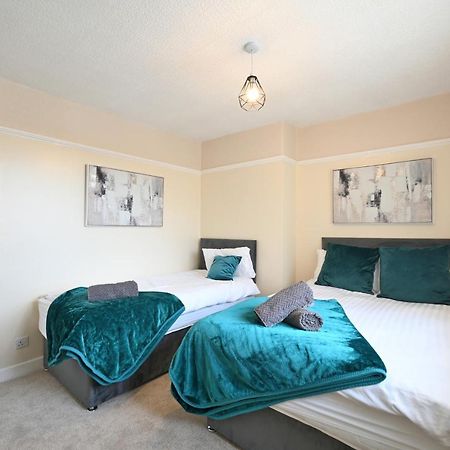 Sleek And Stylish 3 Bed In Bolton - Garden - Parking Villa Exteriör bild