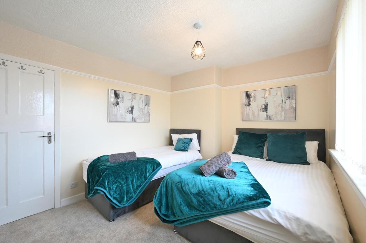 Sleek And Stylish 3 Bed In Bolton - Garden - Parking Villa Exteriör bild