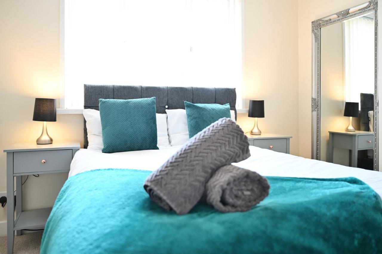 Sleek And Stylish 3 Bed In Bolton - Garden - Parking Villa Exteriör bild