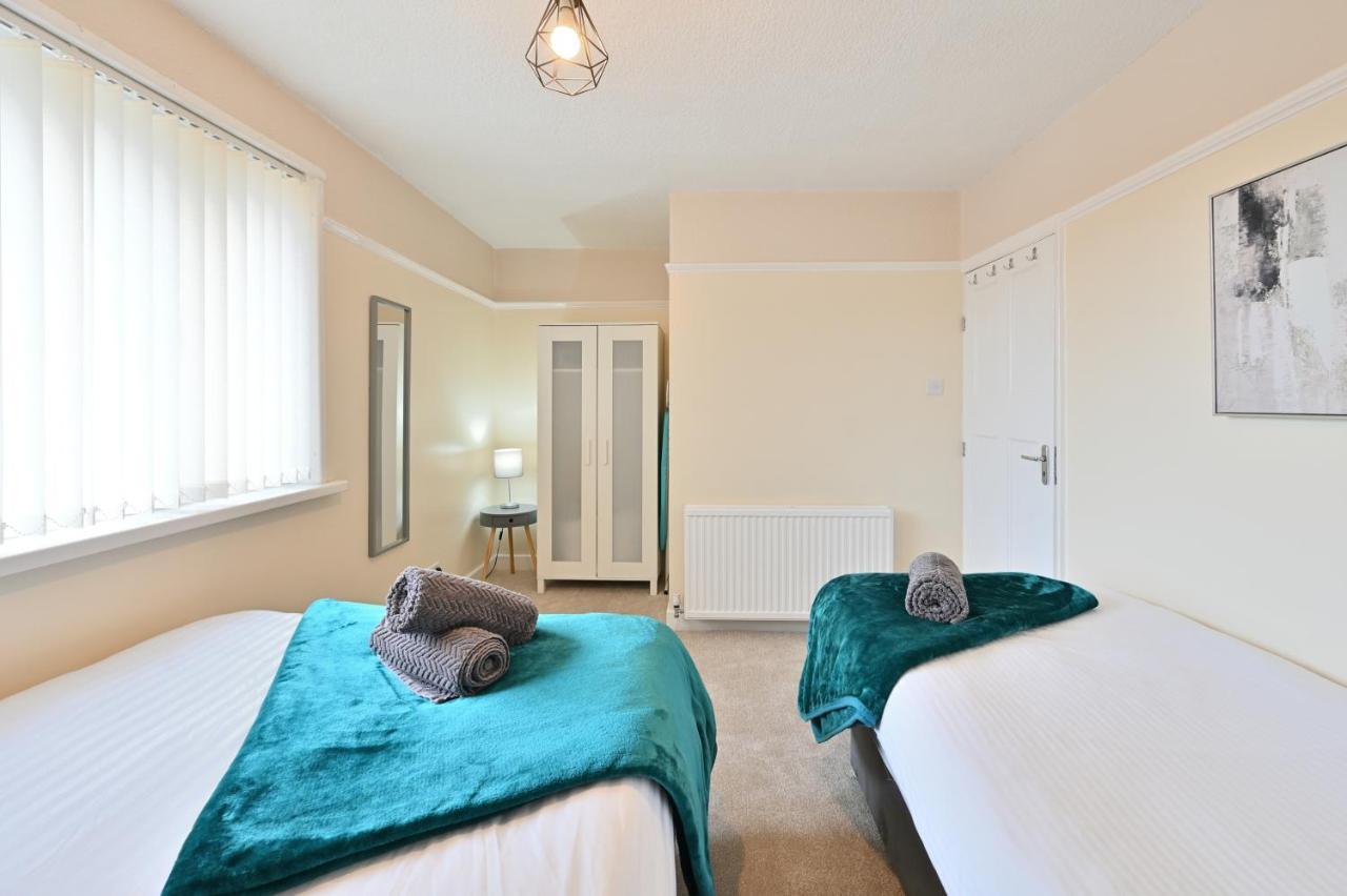 Sleek And Stylish 3 Bed In Bolton - Garden - Parking Villa Exteriör bild