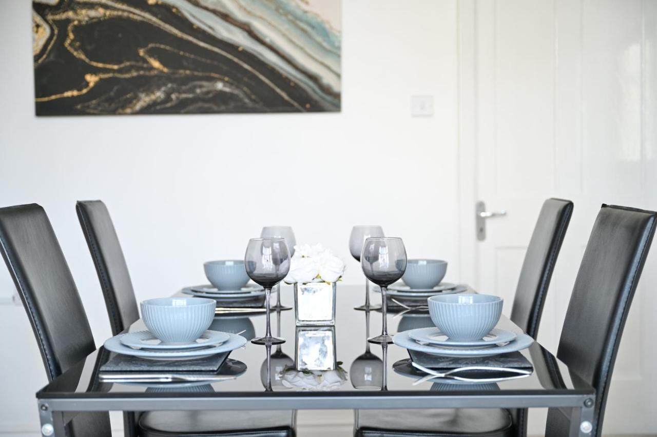 Sleek And Stylish 3 Bed In Bolton - Garden - Parking Villa Exteriör bild