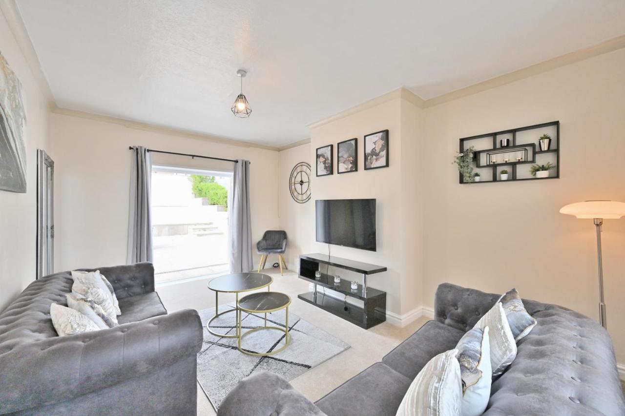 Sleek And Stylish 3 Bed In Bolton - Garden - Parking Villa Exteriör bild