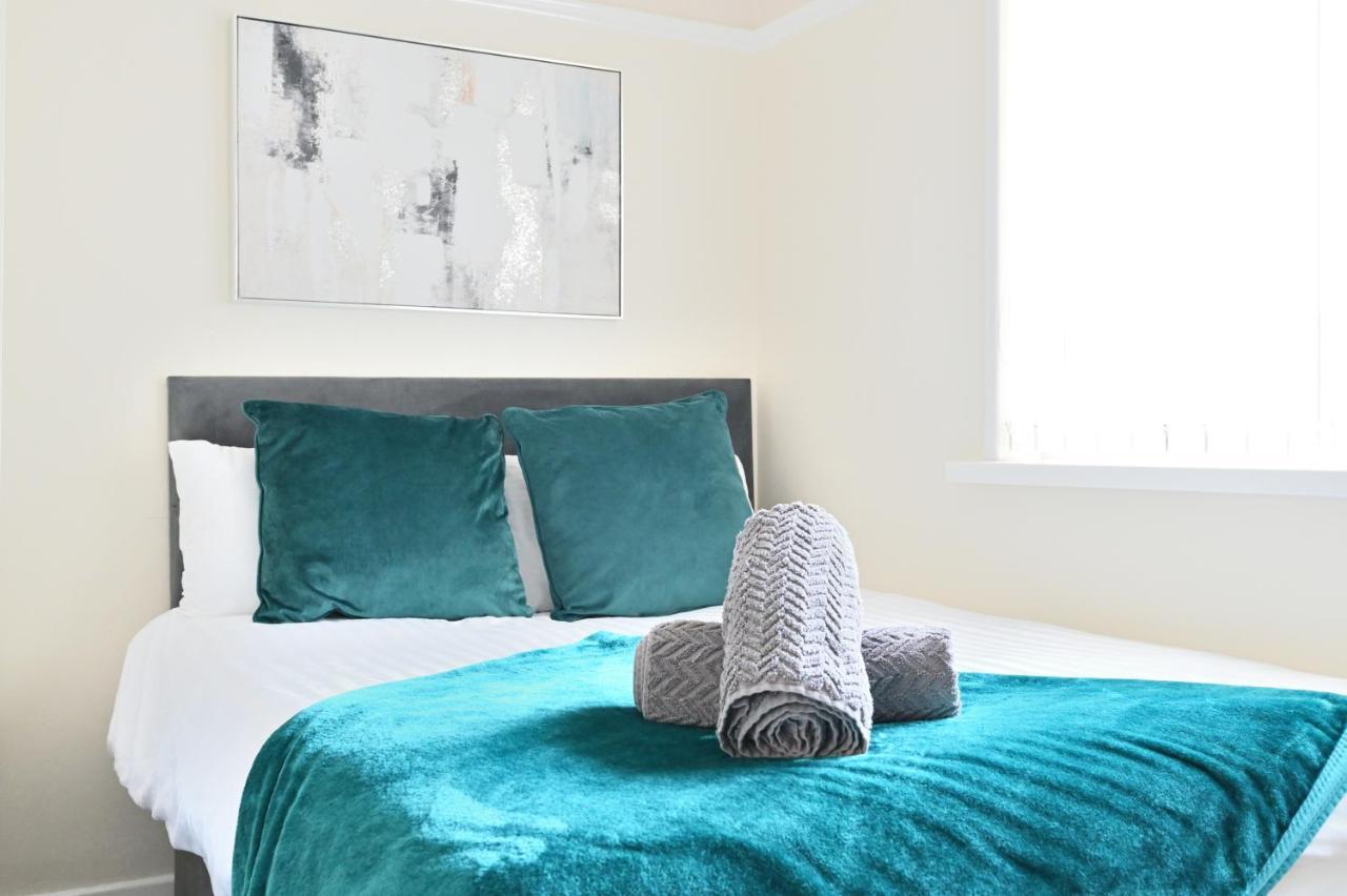 Sleek And Stylish 3 Bed In Bolton - Garden - Parking Villa Exteriör bild