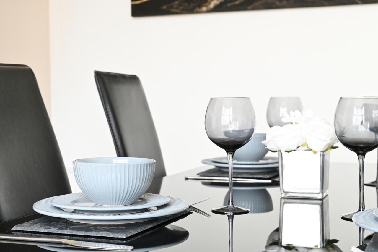 Sleek And Stylish 3 Bed In Bolton - Garden - Parking Villa Exteriör bild