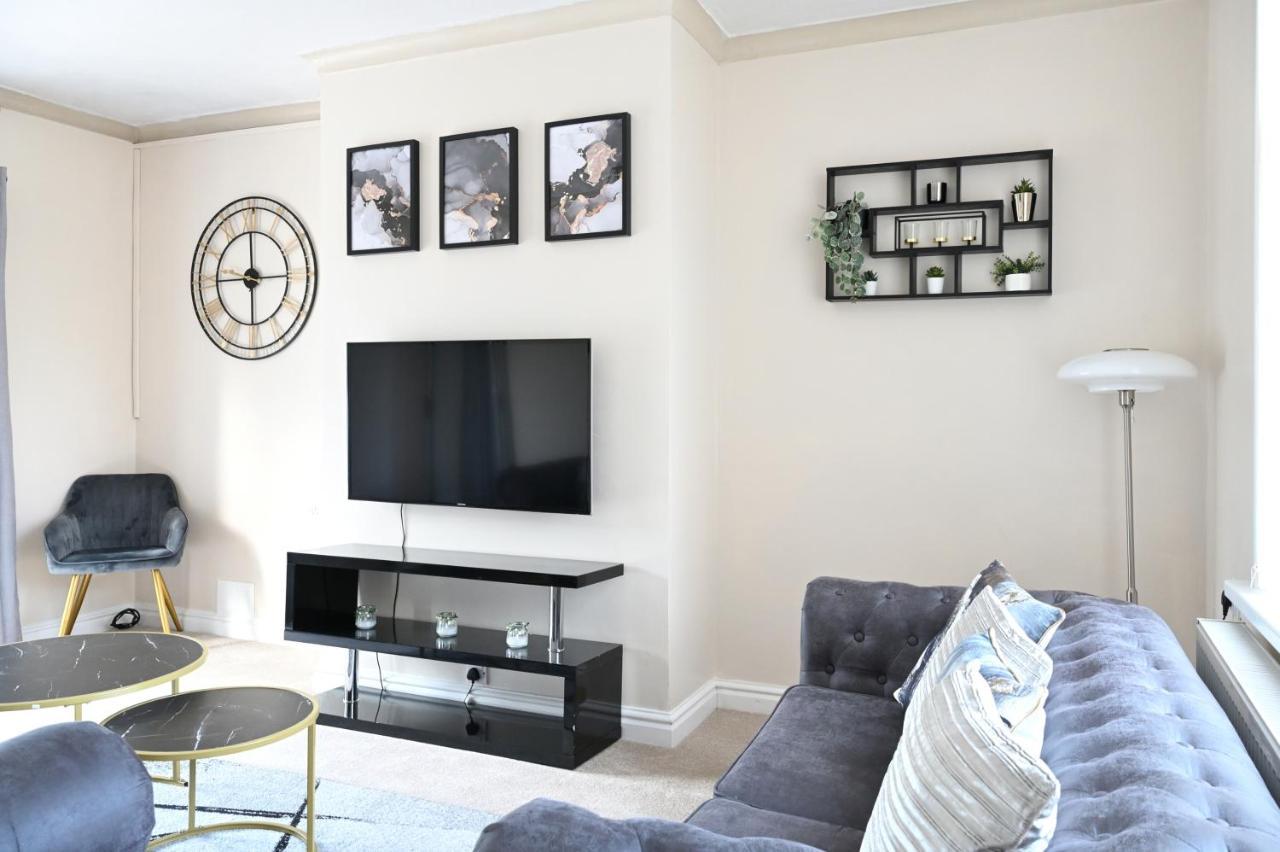 Sleek And Stylish 3 Bed In Bolton - Garden - Parking Villa Exteriör bild