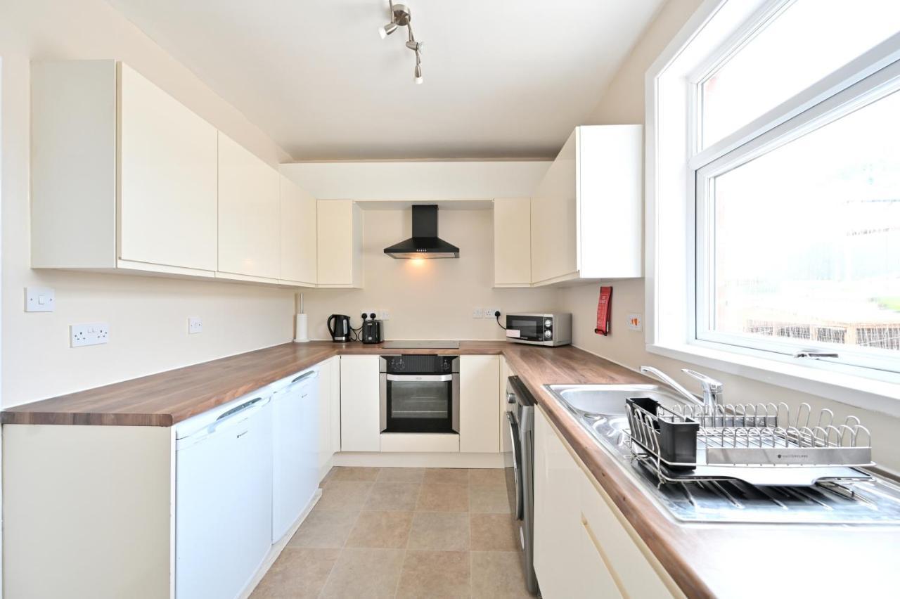 Sleek And Stylish 3 Bed In Bolton - Garden - Parking Villa Exteriör bild