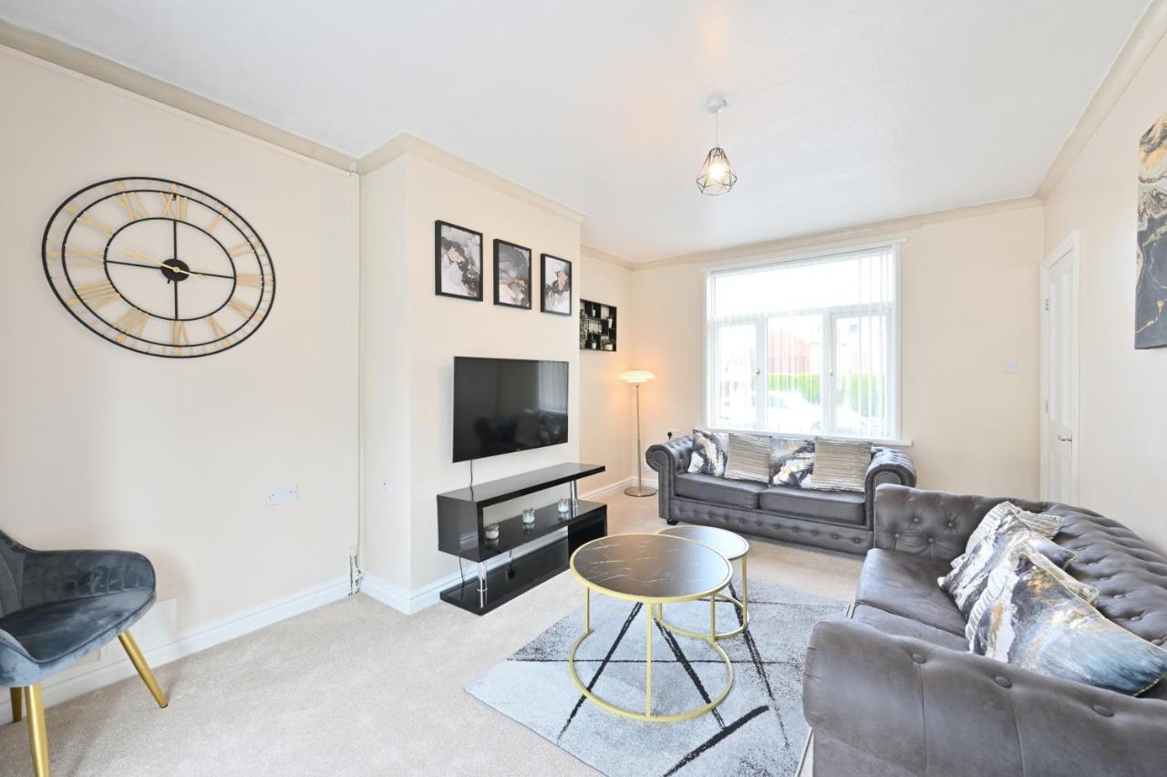Sleek And Stylish 3 Bed In Bolton - Garden - Parking Villa Exteriör bild