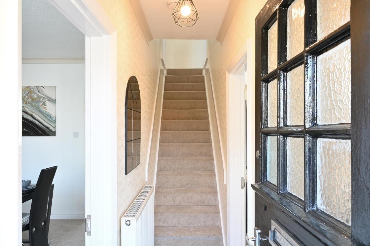 Sleek And Stylish 3 Bed In Bolton - Garden - Parking Villa Exteriör bild