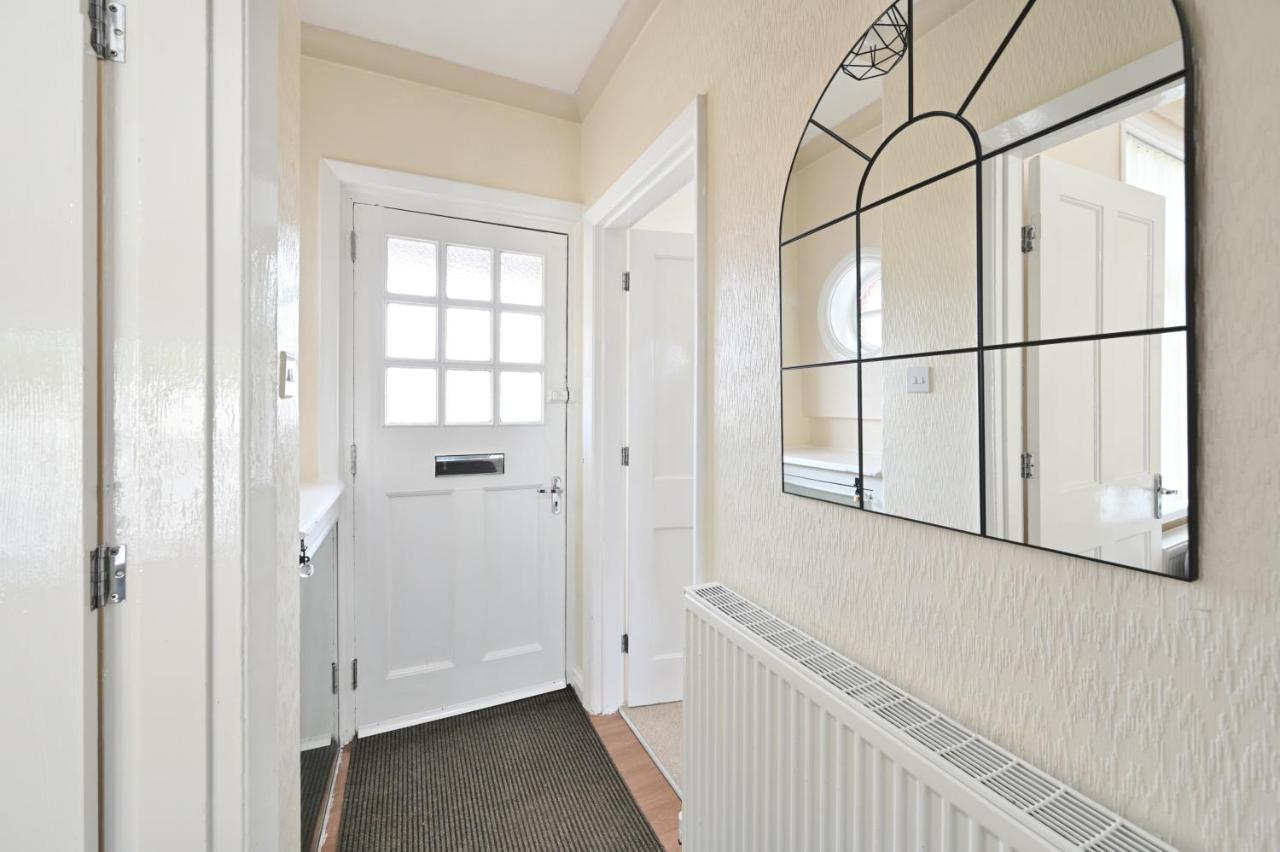 Sleek And Stylish 3 Bed In Bolton - Garden - Parking Villa Exteriör bild